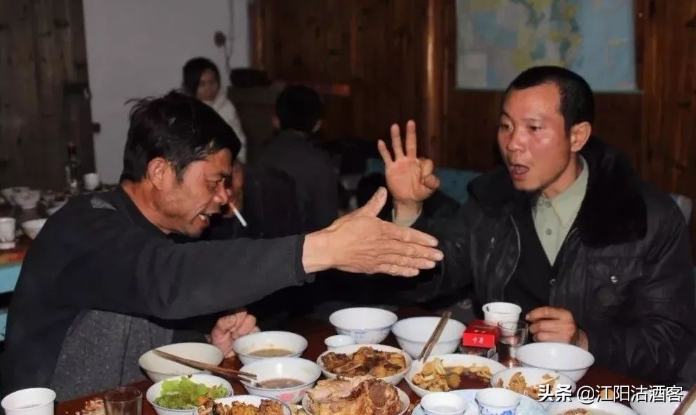 泸州喝酒划拳经典视频,喝酒划拳是哪里的习俗