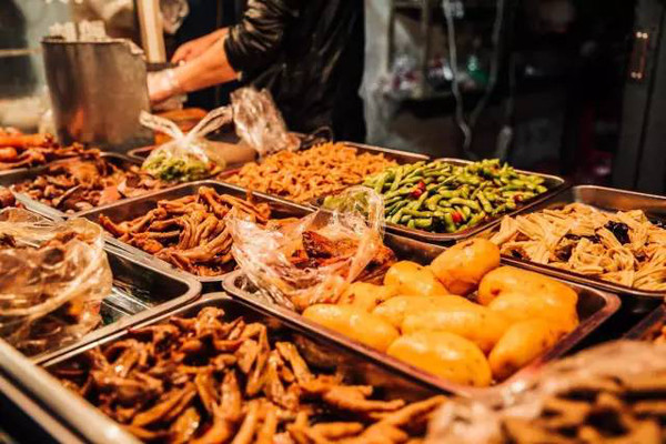 摆地摊最适合卖什么吃的,地摊卖什么最赚钱又不压货小吃