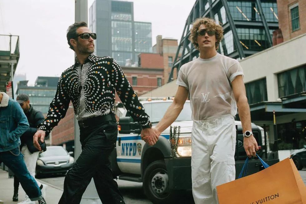 这组时尚大片好精彩，两位男模演绎凄美爱情故事！