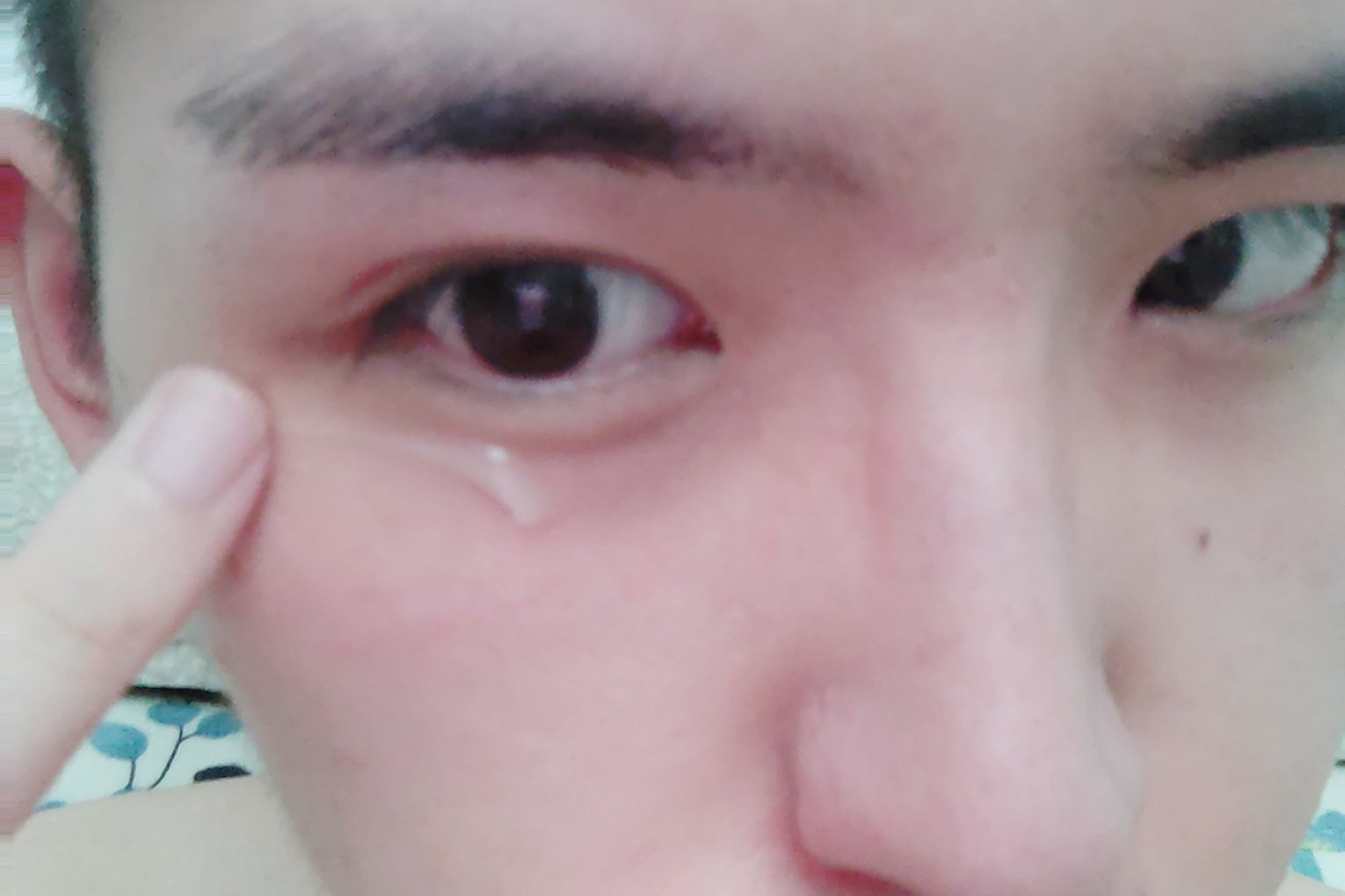 雅诗兰黛熬夜眼霜和发光眼霜,雅诗兰黛哪款眼霜能淡化黑眼圈