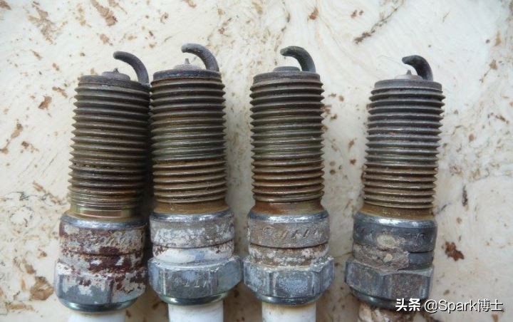 火花塞能不能用白醋清洗？火花塞进水会怎么样？