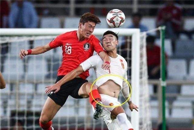 女足进球后脱衣庆祝,女足球员脱衣庆祝