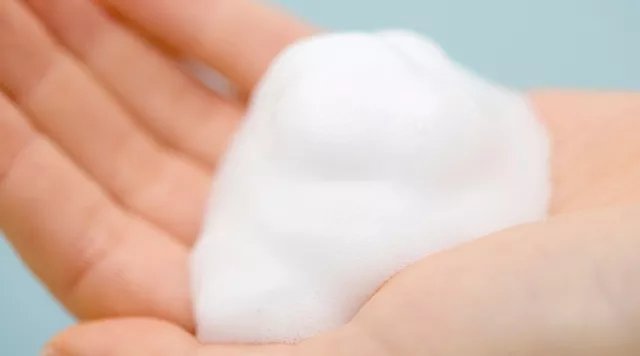 洗脸的时候脸颊刺痛发红,洗脸后脸发红是什么原理