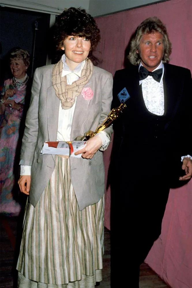 女明星红毯造型少不了它？网友：论优雅，还得是Armani的设计