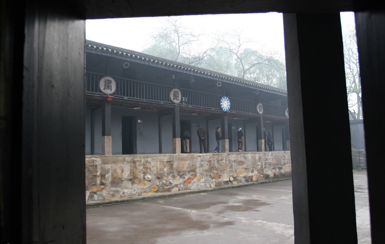 渣滓洞监狱当年的真实视频,渣滓洞监狱隧道是谁挖通的