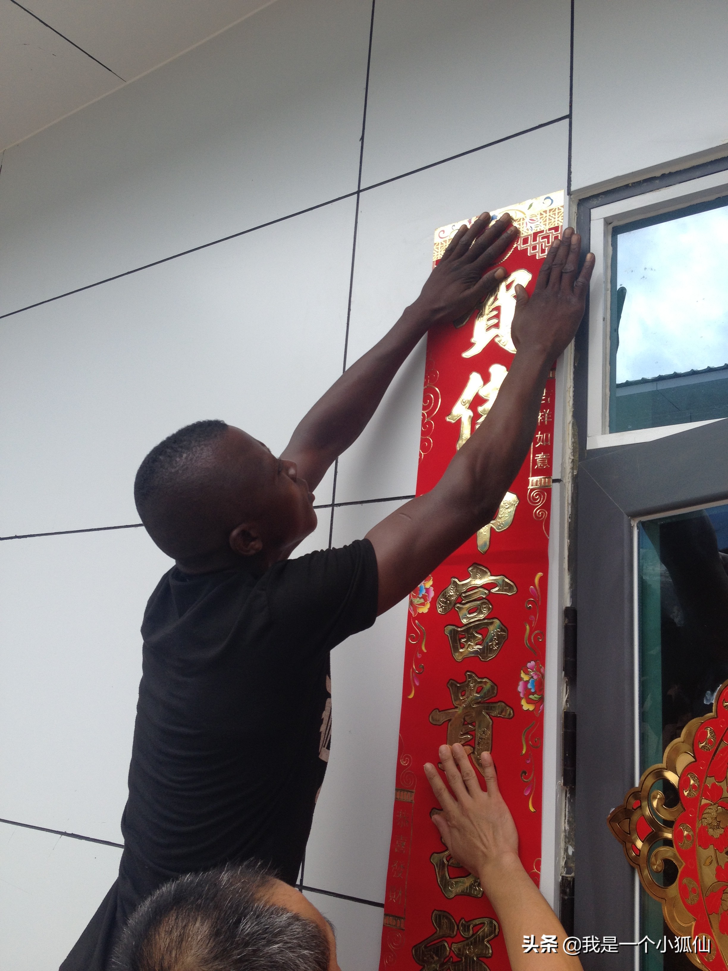 在非洲安哥拉看到的黑人穿带中国字的衣服在非洲安哥拉的日子241