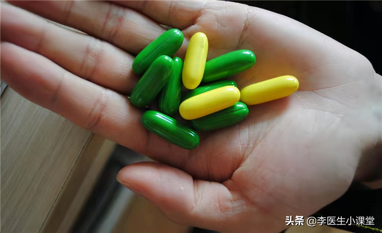 口腔溃疡用维生素c还是b敷溃疡处,口腔溃疡最快解决法吃维c