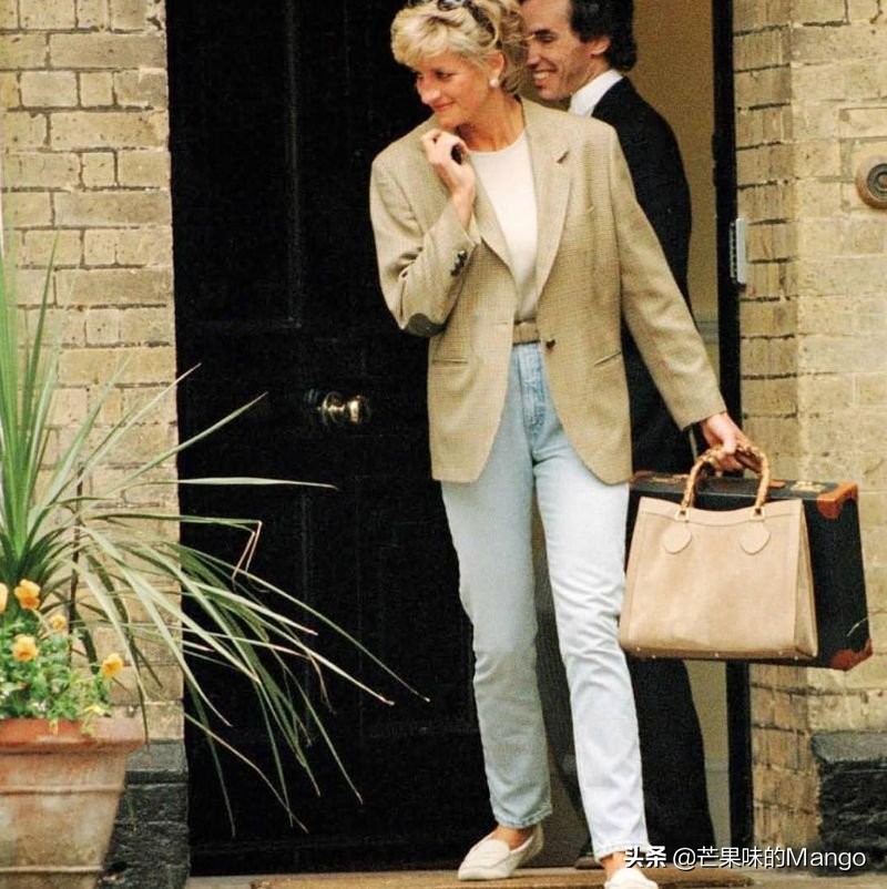 今年秋冬流行穿西装太时髦了,严肃刻板的西装如何穿才能更时髦