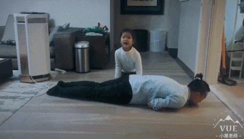 九个月亲子互动小游戏锻炼大脑,不出门在家玩的亲子小游戏