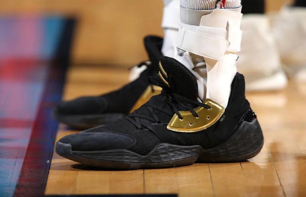 施罗德决赛上脚球鞋,纳迪尔施罗德球鞋