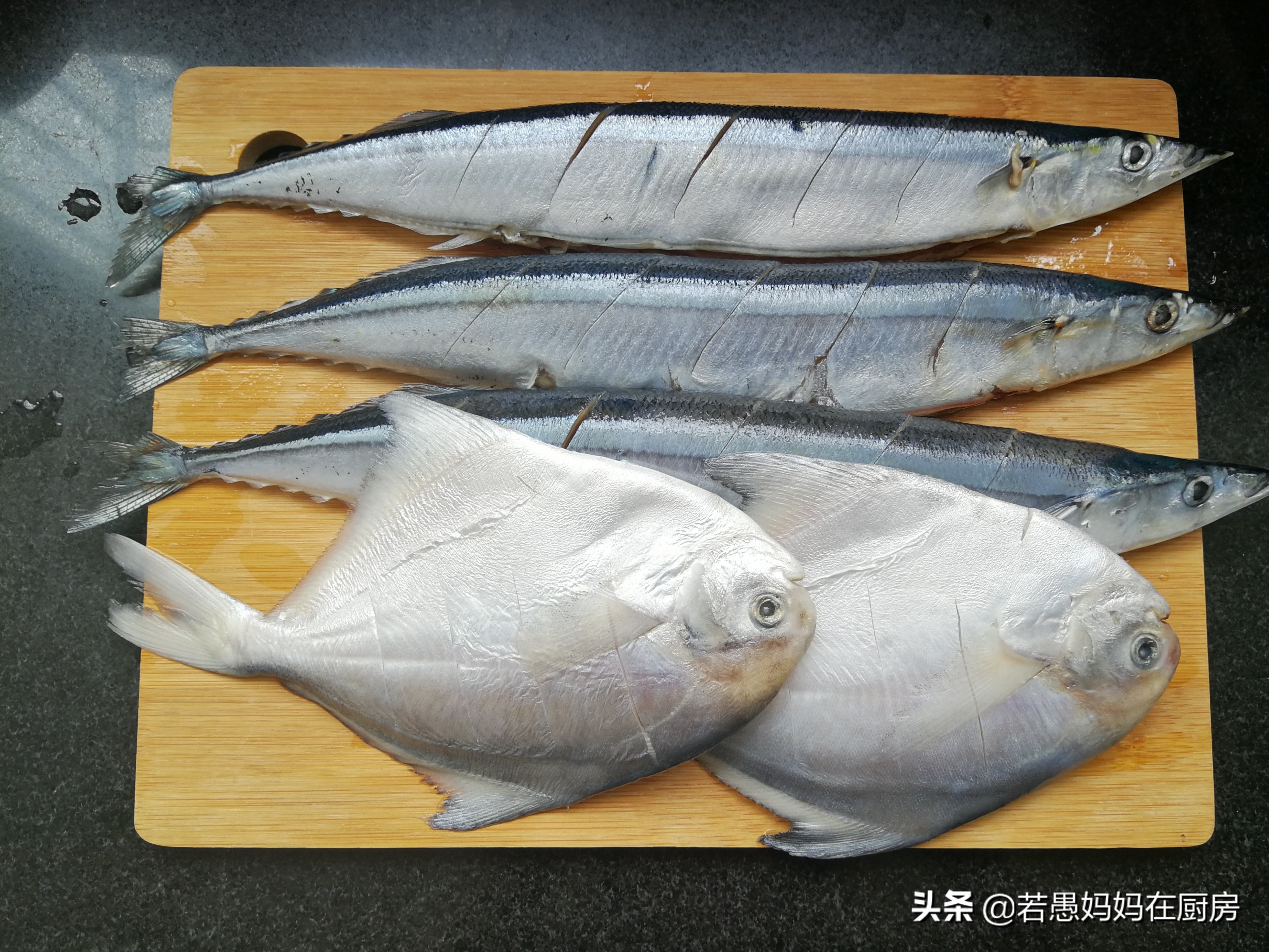 什么海鱼烤着吃味道最好,夏天必吃油煎海鱼