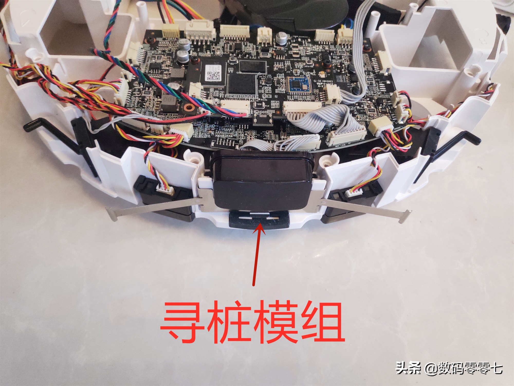 联想扫地机器人拆刷子,联想智能扫地机器人
