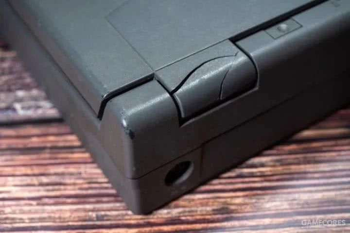 一百多块买个26年前的笔记本，我改了改，还能上网