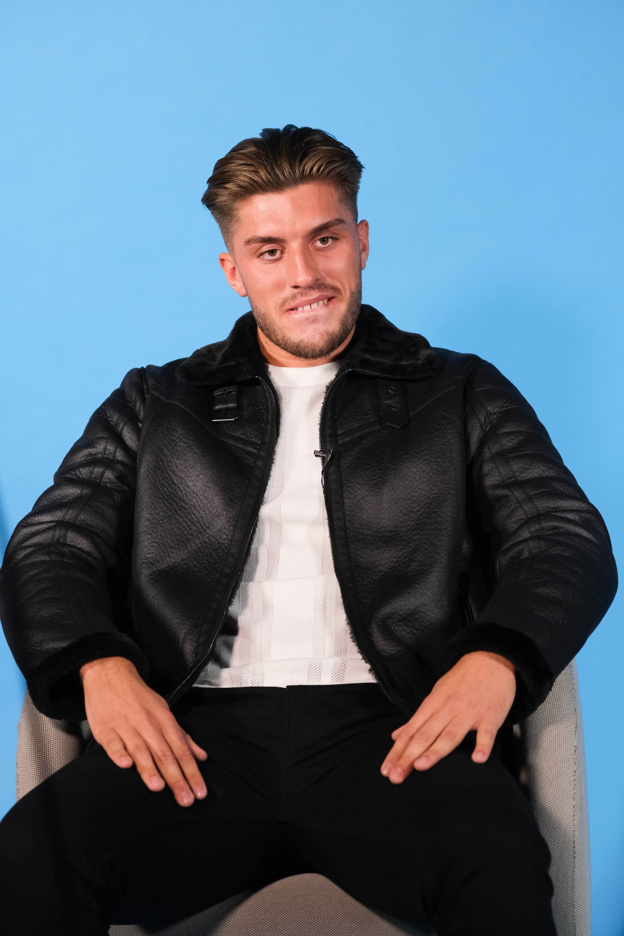 约会时整容线突然崩开，英国网红前男友回踩，给前女友表现打1分