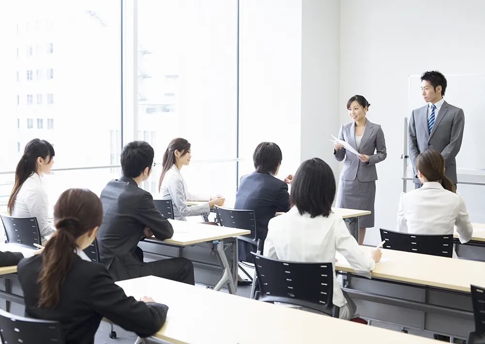 管培生变形记：有人成为老板的嫡系部队，也有人7年没定岗