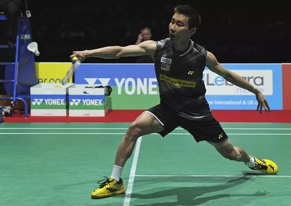 羽毛球后退步伐李宗伟,李宗伟后退步伐教学