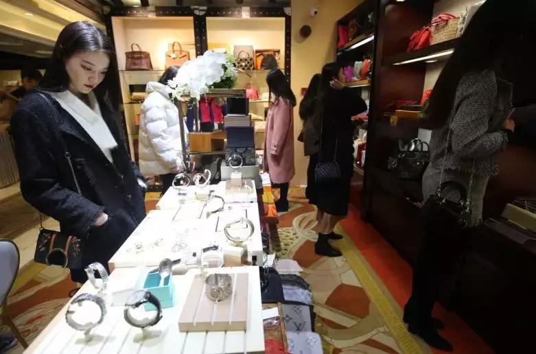 lv路易威登上海哪条街有卖,揭秘lv路易威登成本价