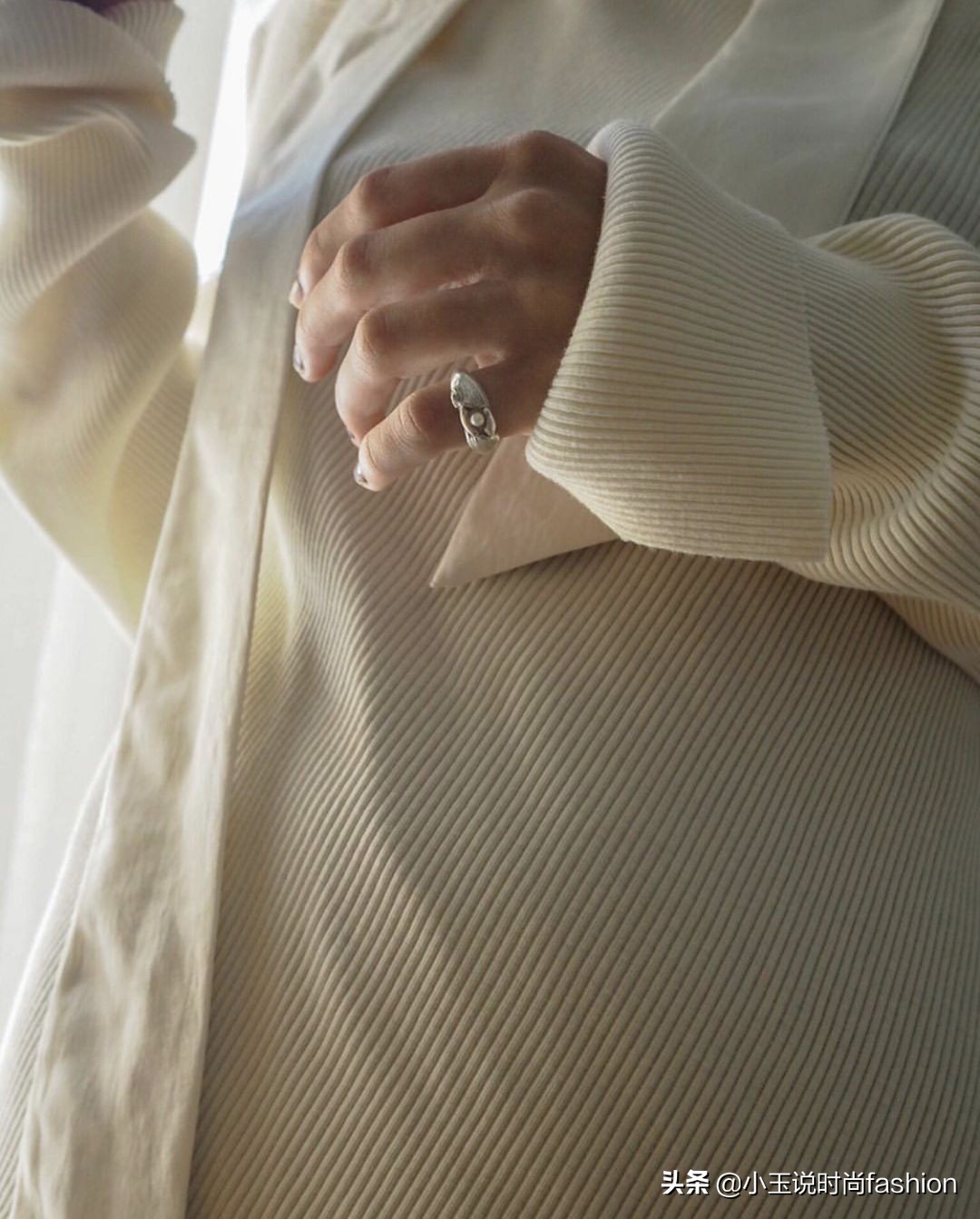 戒指戴在哪个手指上最合适,戒指的戴法和意义男女左右手