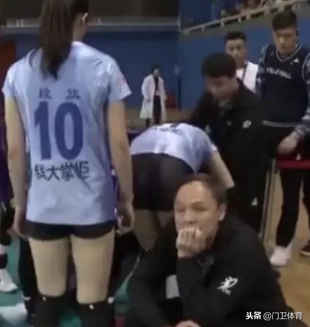 丁霞和张常宁崴脚受伤哪一期,丁霞崴脚救球