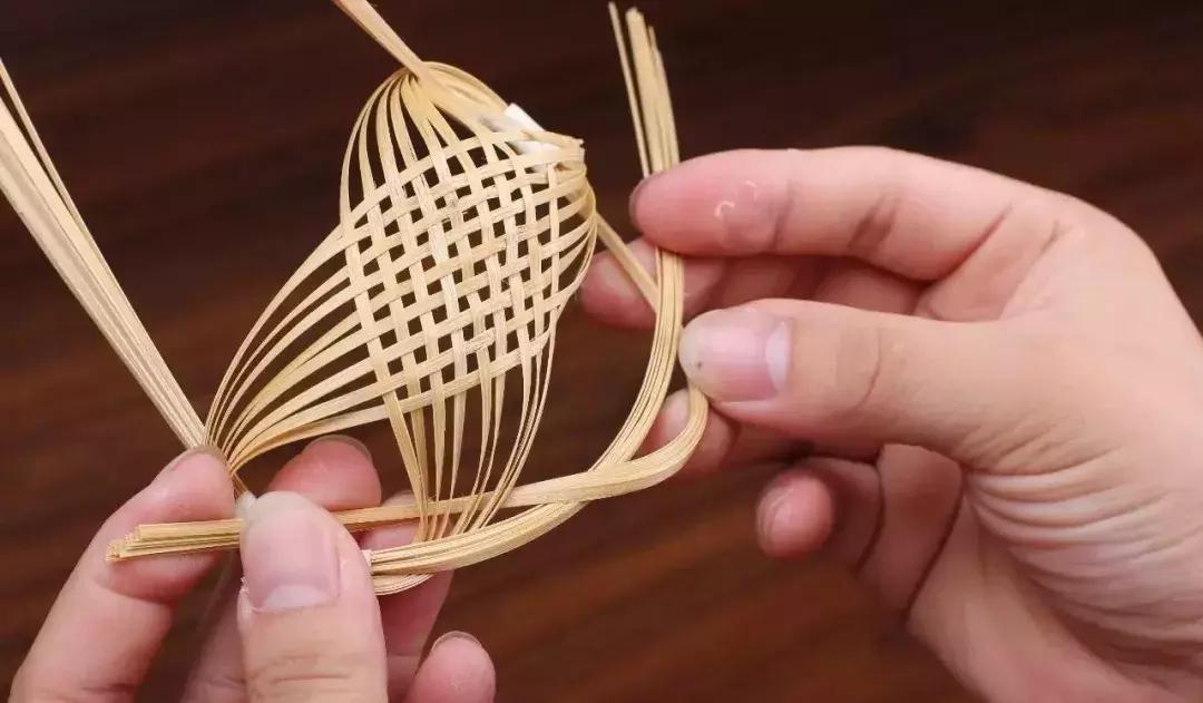 巴奴非遗竹编发簪怎么戴,简单的手工木制发簪教程