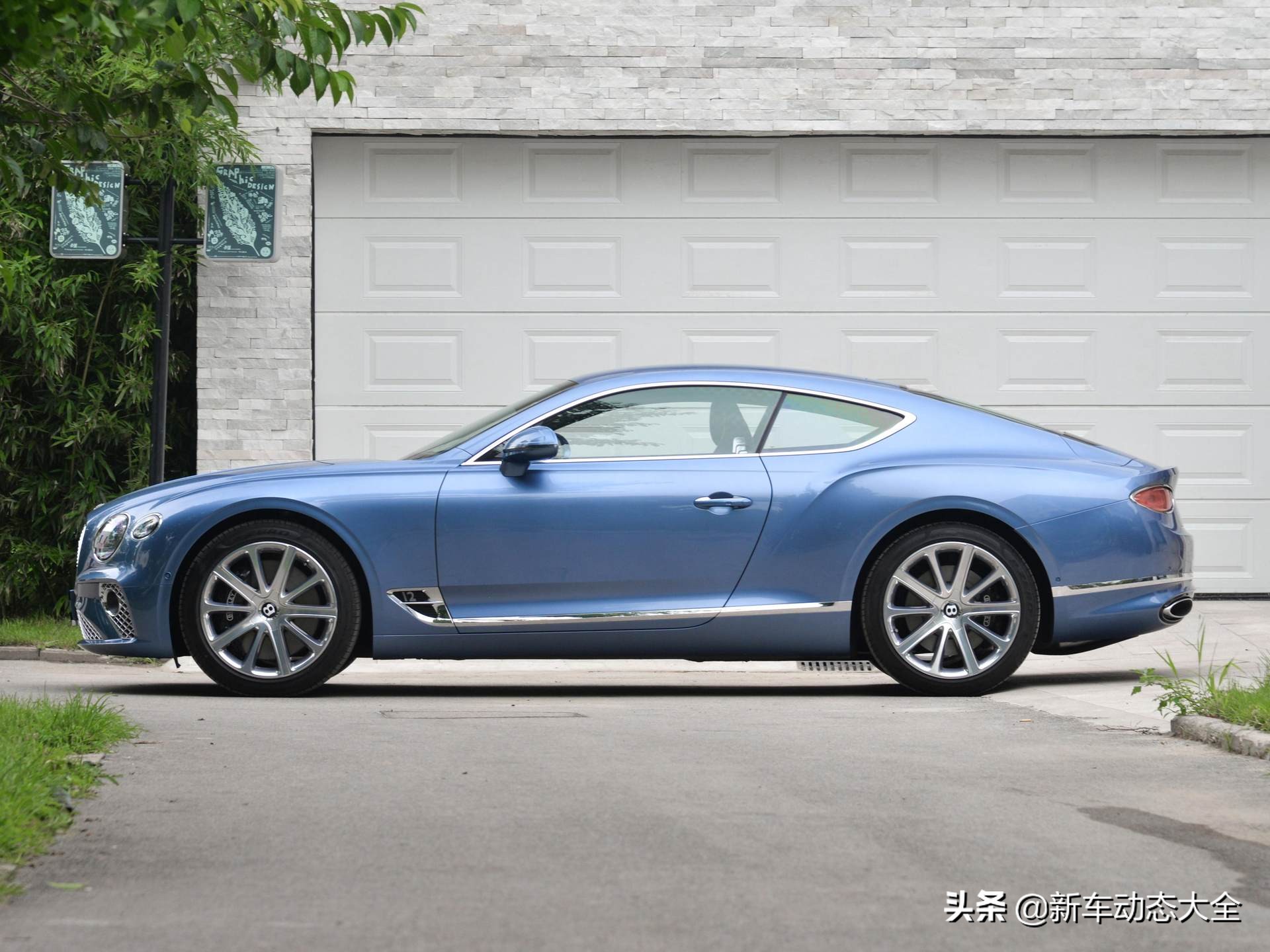 宾利欧陆2011款supersport敞篷版6.0,2022款宾利欧陆gtw12mulliner冰川白