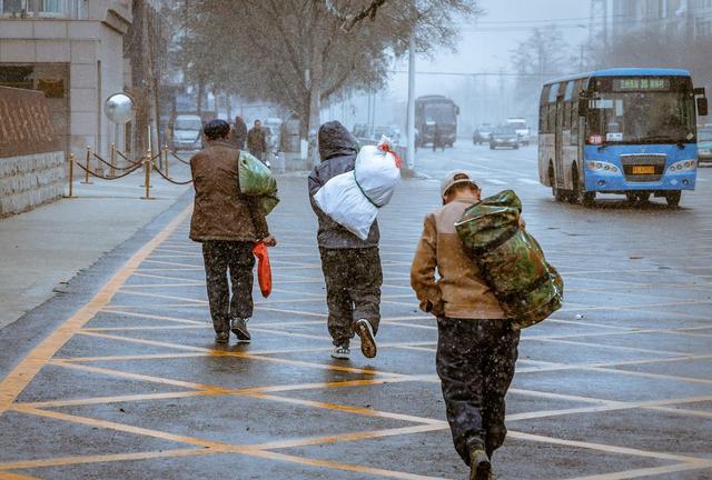 没钱投资怎么创业创业技巧有哪些,到底是没钱创业还是有钱才创业
