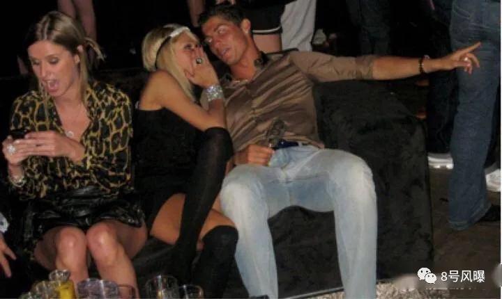 她们还在名媛群拼单，这位柜姐已经收服了世界顶级海王