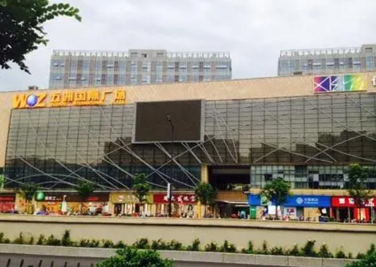 江苏又一老牌商场“走向倒闭”，曾经热闹非凡，如今商场十分萧条