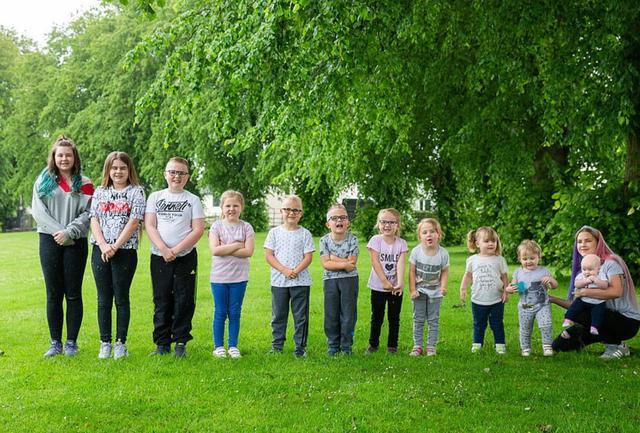 夫妻生了15个孩子完整版,小两口生10个孩子的家庭