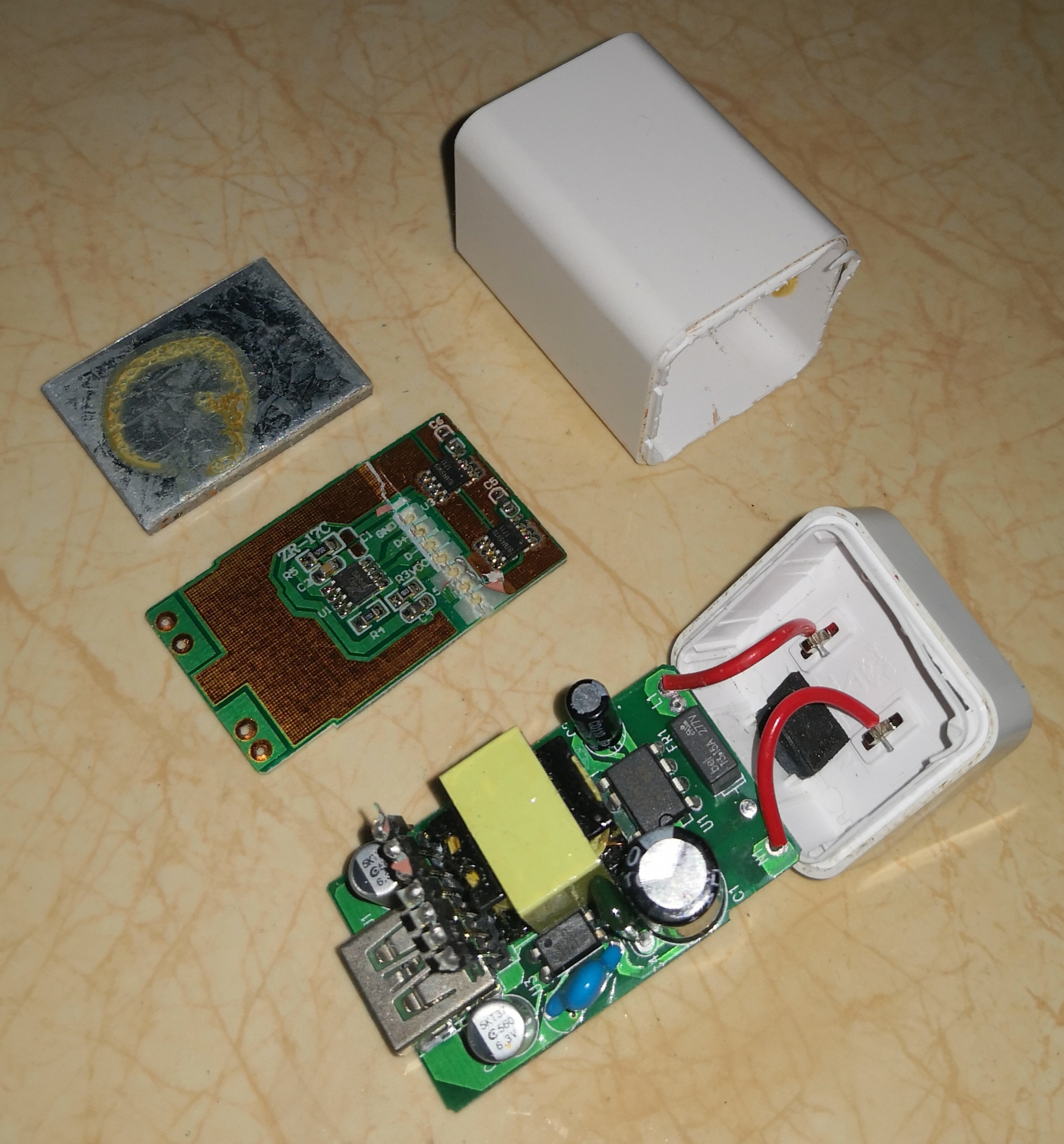 山寨也越来越舍得花成本了！拆解一个高仿的山货OPPO充电头