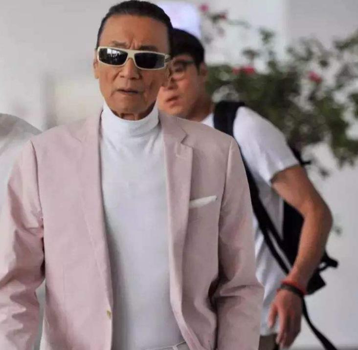 谢贤从年轻到老的视频,谢贤一年赚一栋楼