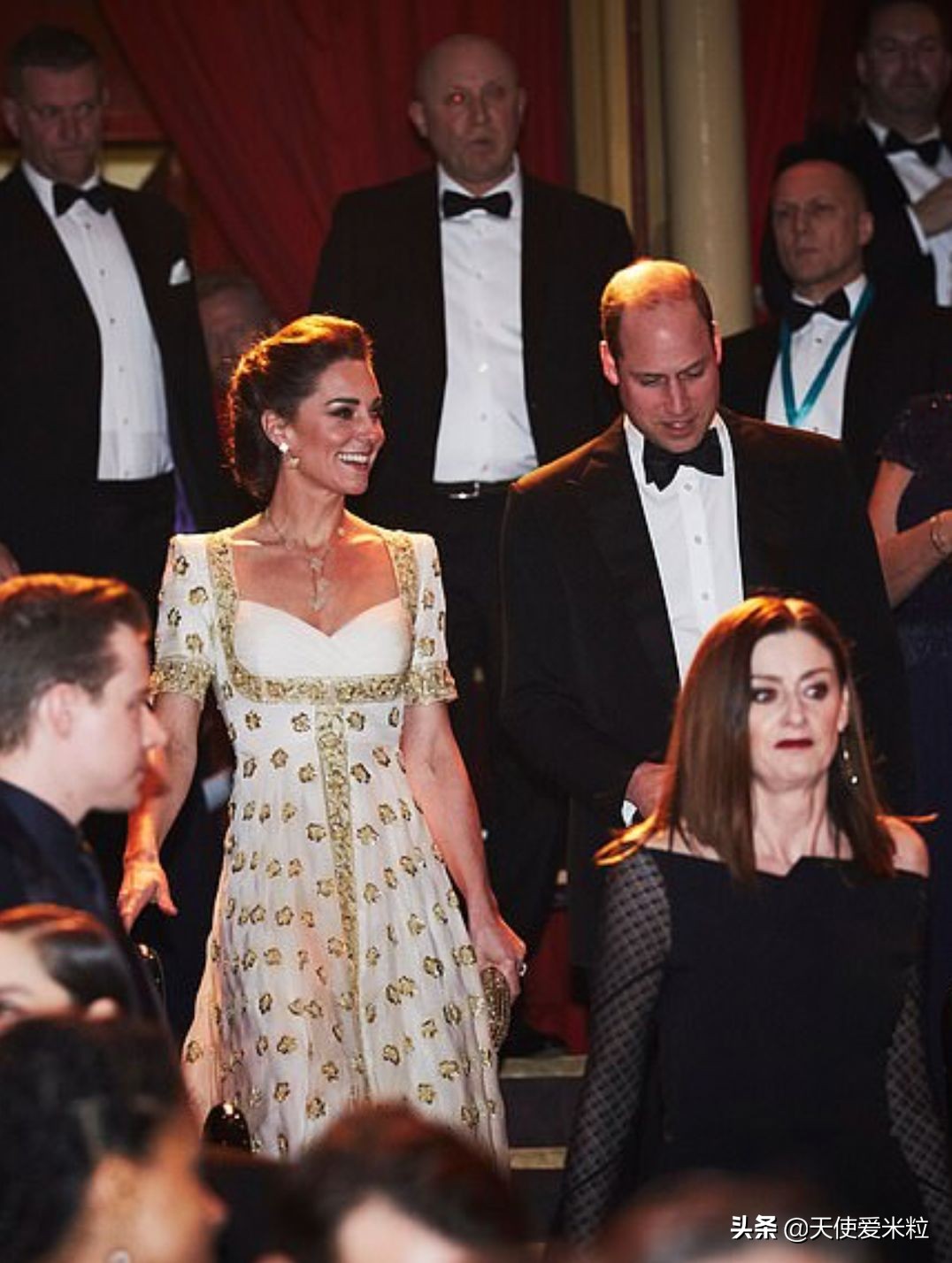 英国学院奖：小丑女代皮特吐槽哈里“脱皇”，台下威廉凯特尴尬了