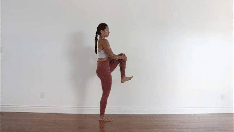 瑜伽亚洲蹲的正确方法,不会亚洲蹲健身房怎么练