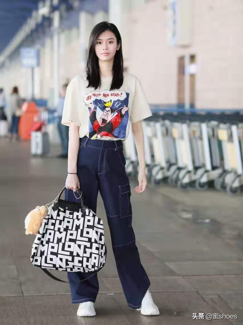 cl红底鞋和玛丽珍鞋区别,cl红底鞋和口红是一个牌子吗