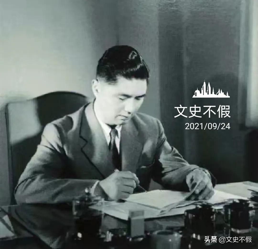 荣毅仁凭借公私合营和改革开放期间的卓越表现成功当选国家副主席