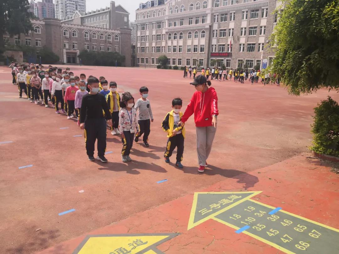 【不变的情怀，不变的爱！你的宝贝我来守护——79小全员复学记】