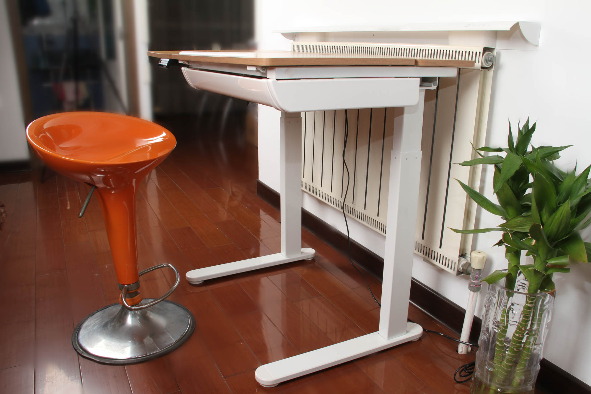 两千元以内电动升降桌，冠军孙杨推荐乐歌新品，伏案苦读不再腰酸