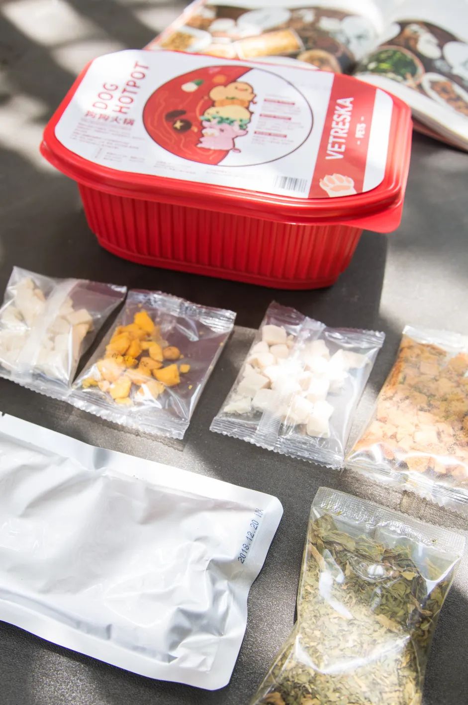 「椒霸霸×1CAKE」联名来啦！只要28.9元，和爱宠共享悠然午后