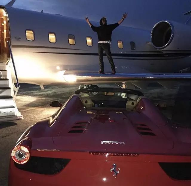 你以为开超跑的样子,你以为开跑车的都是富豪吗