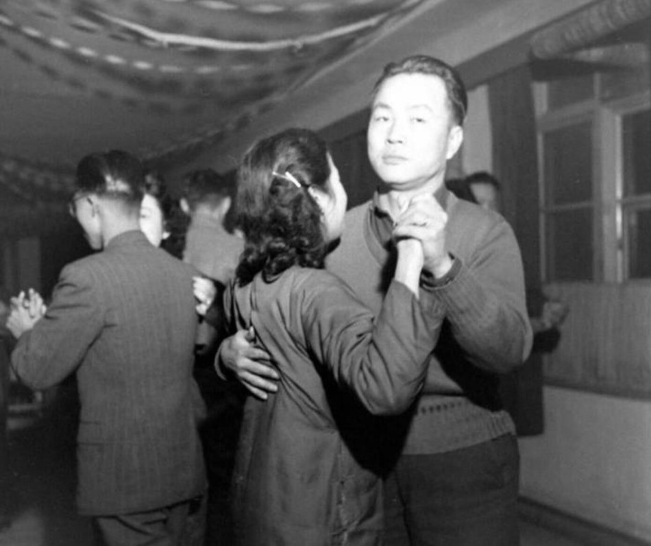 在“性开放”和金钱中扭动的魅影：民国上海滩舞女的生存与归宿