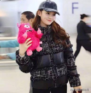 明星同款百搭羽绒服,明星冬季穿搭羽绒服平价