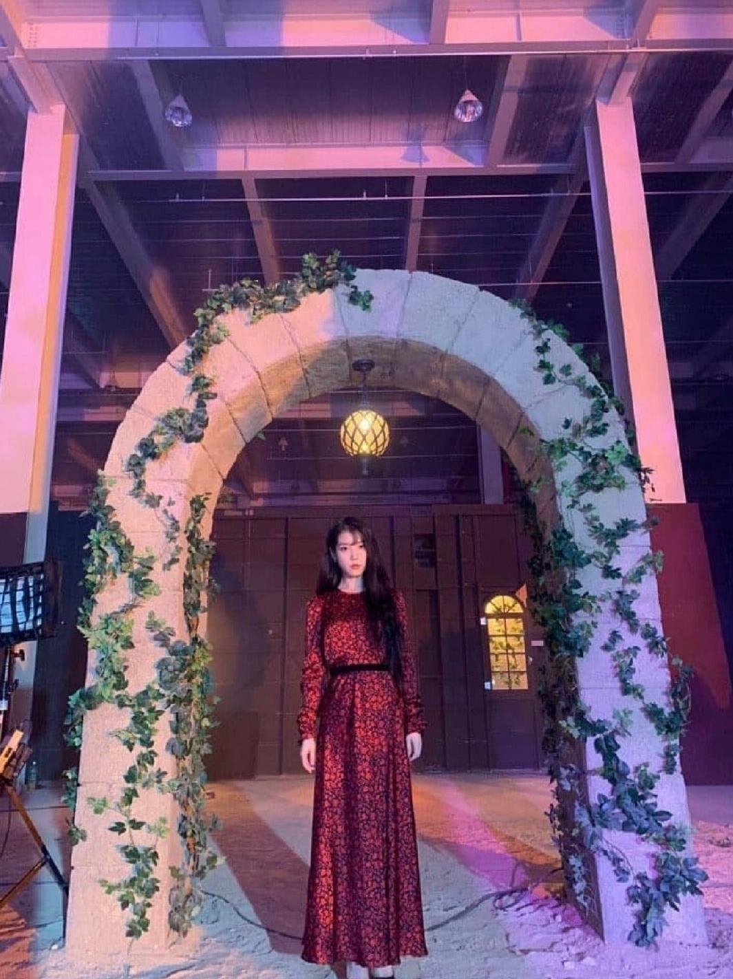 iu德鲁纳酒店换装,iu变装游戏视频