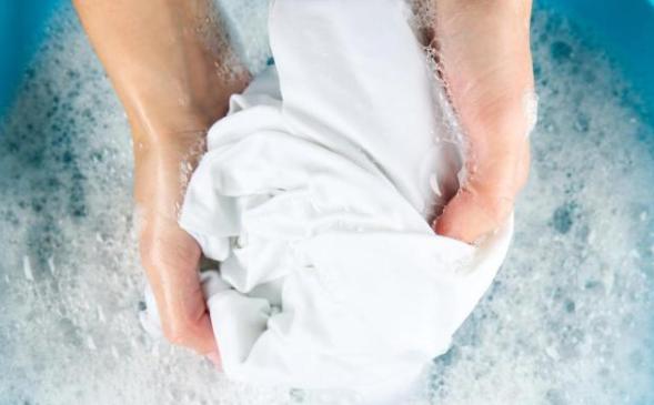 白衣服发黄变白最快最简单方法,t恤发黄变白小窍门