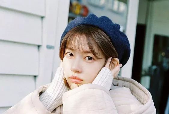 周冬雨少年的你演技混剪,少年的你幕后剧组陪周冬雨剃寸头