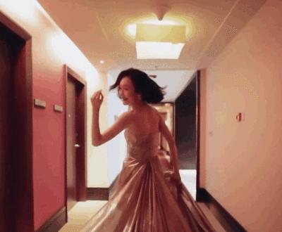 何穗冬天穿衣搭配技巧 (何穗的日常穿搭简单大方又有气质)