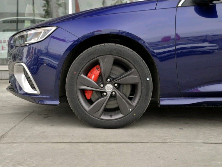 君威gs值得买吗年轻人第一辆车,买别克君威GS送什么东西