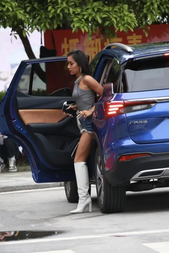 黑美人穿衣视频,黑美人防晒穿搭