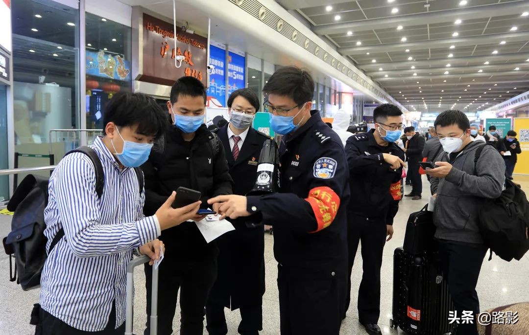 抗击疫情守护平安摄影征稿,战疫情保春运铁路警察在行动