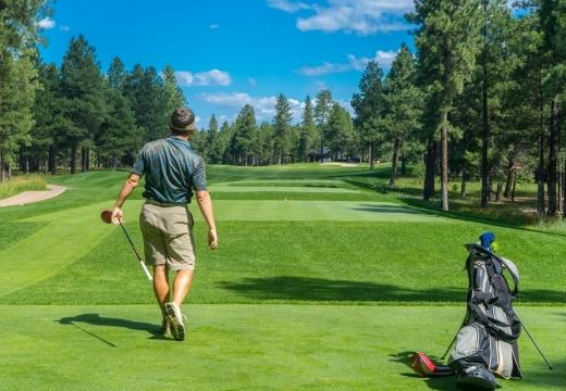 完成一个球洞最好的方式,很大程度上受距离的影响