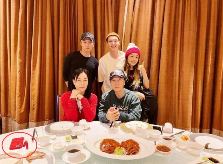 谢霆锋与王菲同框现身被网友偶遇,谢霆锋王菲再次同框